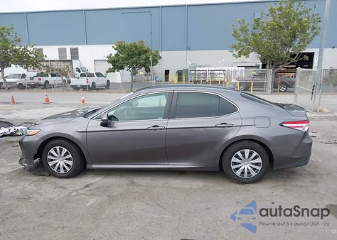 2020 Toyota Camry Le z USA, uszkodzony, nr VIN 4T1C31AK4LU518924